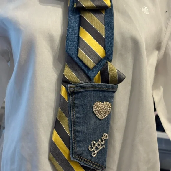 Striped Yellow and Gray Tie with Brooch - Picture 3 of 3